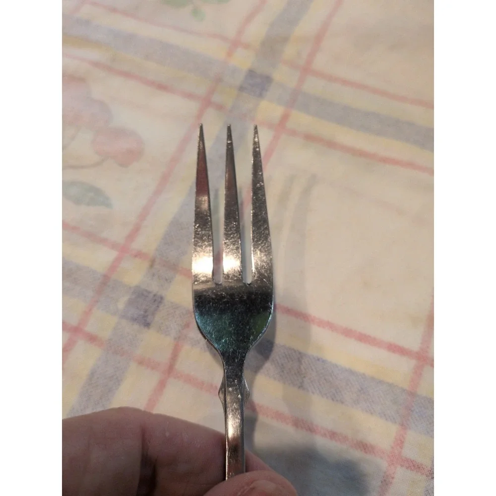 Oneida Royal Provincial Single Dinner Fork Stainless Steel EUC Flatware